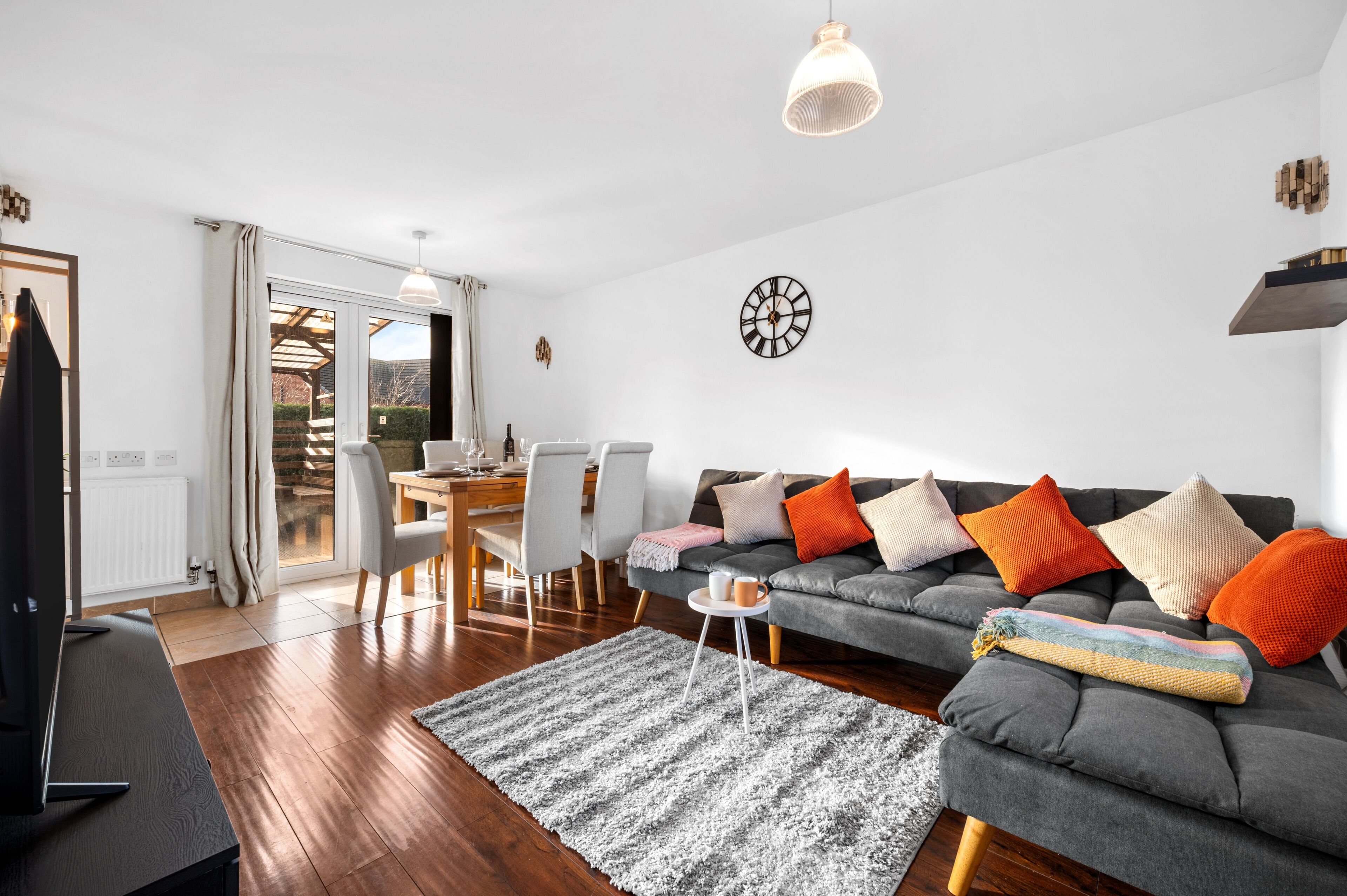 Modern 3 Bedroom House W/parking, Garden, Wi-fi Sleeps 7 - Manchester