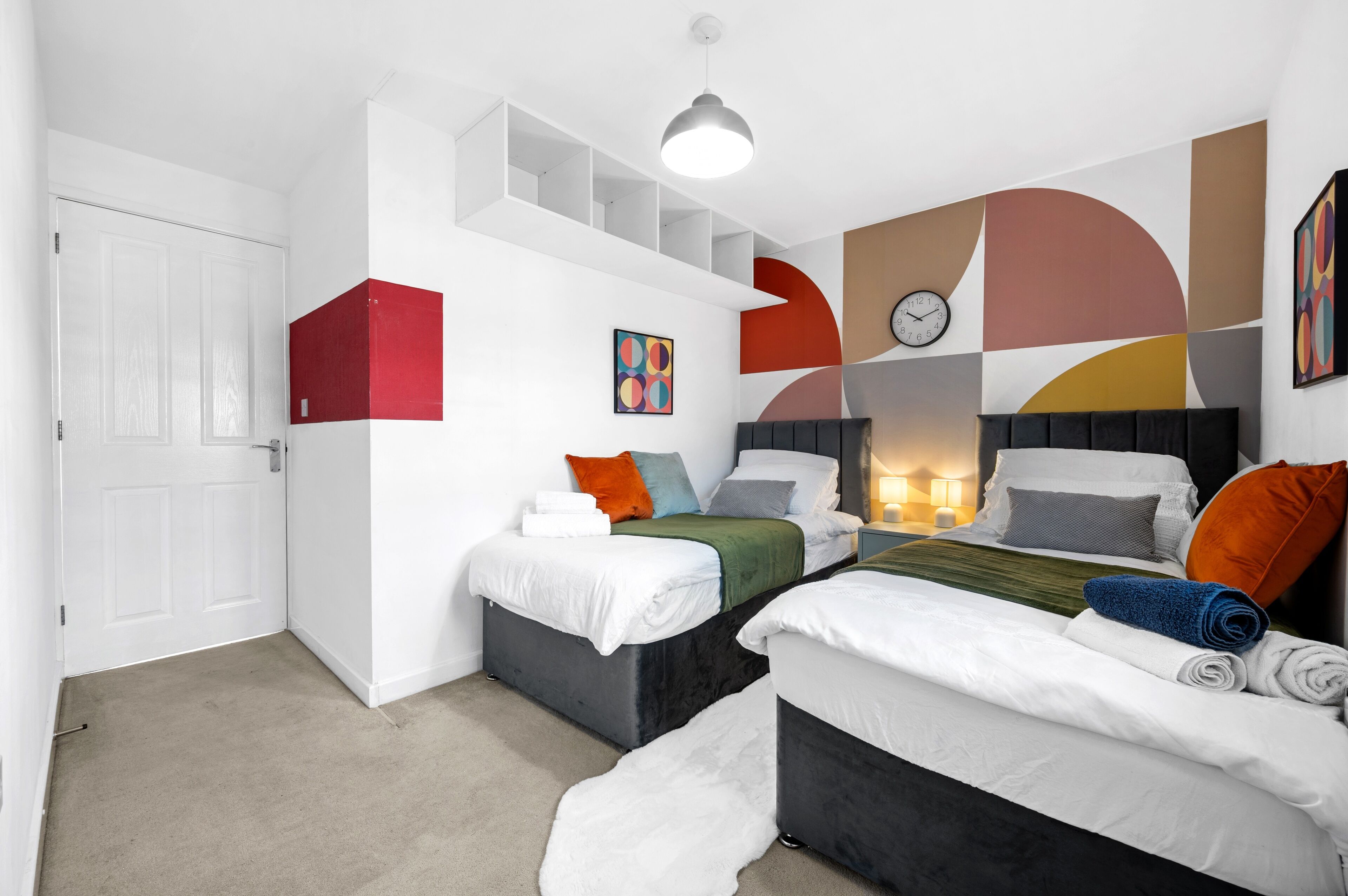 3 bedrooms, iron/ironing board, internet, bed sheets