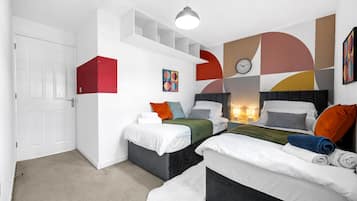 3 bedrooms, iron/ironing board, internet, bed sheets