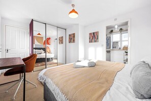 6 chambres, fer et planche à repasser, accès Internet, draps fournis