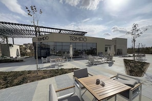 Outdoor dining - Luxury Studio Pool View At Sodic Villette (Cairo Governorate)