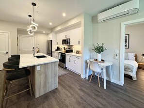 Interior - Fairway to Heaven - Downtown Condo - KHMR Views (Golden)