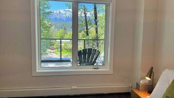 2 室のベッドルーム、デスク、WiFi、ベッドシーツ