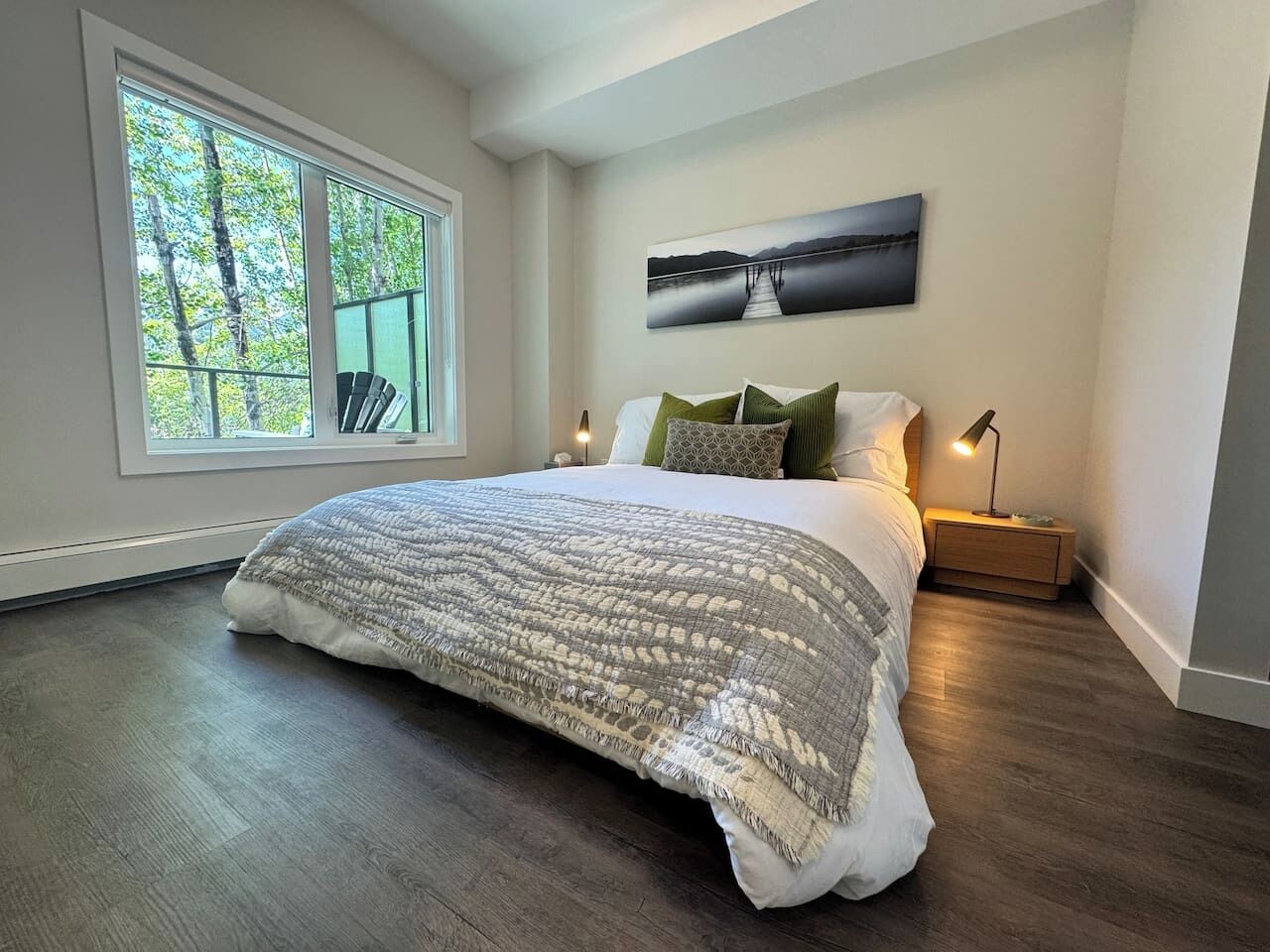 書桌、Wi-Fi、床單