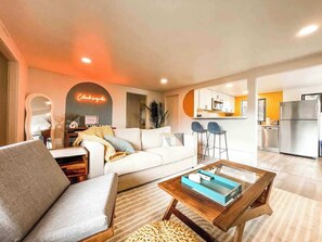 TV, lareira, escritórios