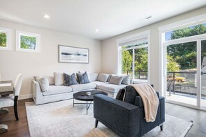 Smart TV, fireplace, computer monitors - Perch - Modern Seattle Retreat w/ AC, Garage & Decks (Seattle)