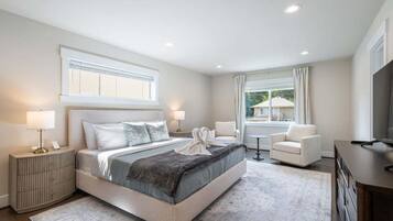 Escritorio, tabla de planchar con plancha, wifi gratis y ropa de cama