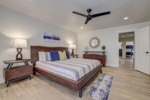 3 bedrooms, iron/ironing board, WiFi, bed sheets - Luxury Home Near Zion & Sand Hollow w/ Private Hot Tub, Fire Pit, eBikes (Washington)