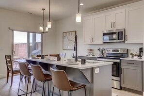 Private kitchen - Private HotTub - Fire Pit - BBQ Dog Friendly BOOK NOW (Washington)