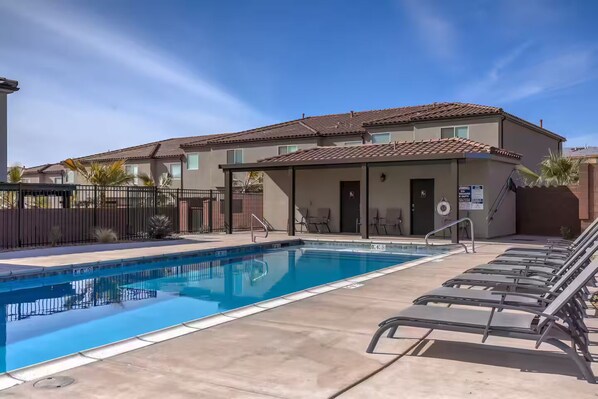 Pool - Luxury Home Near Zion & Sand Hollow w/ Private Hot Tub, Fire Pit, eBikes (Washington)