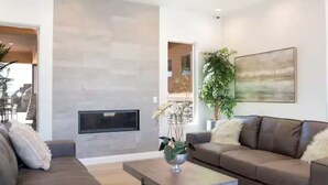 Living area - Premium Family Escape: Heated Pool, Private Hot Tub, Fire Pit & Games (Hurricane)