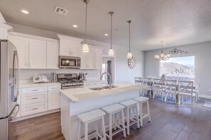 Private kitchen - Gather•Fun•Relax w/Pool Private HotTub + FirePit (Hurricane)
