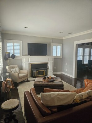 TV, fireplace - Stylish Craftsman Bungalow in the M Street Area (Dallas)