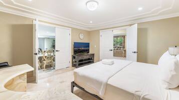 8 bedrooms, iron/ironing board, WiFi, bed sheets
