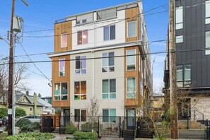 Exterior - Perch - Walk Score 97 | Guaranteed Parking + Easy Transit (Seattle)