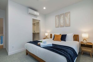 2 bedrooms, desk, iron/ironing board, free WiFi - Perch - Walk Score 97 | Guaranteed Parking + Easy Transit (Seattle)