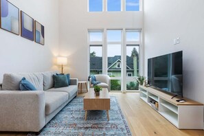 Smart TV, offices - Perch - Walk Score 97 | Guaranteed Parking + Easy Transit (Seattle)