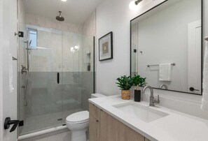 Shower, hair dryer, towels - Perch - Walk Score 97 | Guaranteed Parking + Easy Transit (Seattle)