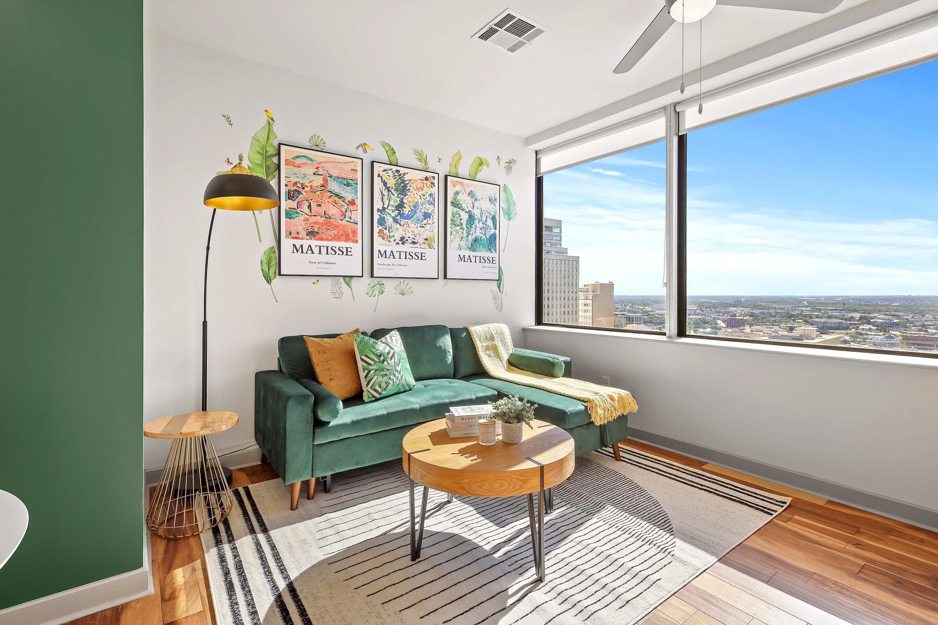 TV, peis og kontorer