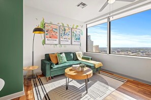 Fernseher, Kamin, Arbeitsbereiche