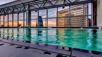 Relax at this stunning rooftop infinity pool, where calm waters mirror the glowing skyline at sunset. Framed by sweeping city views, it’s a serene escape perfect for unwinding, swimming, and soaking in unforgettable urban scenery. ✨🏙️🏊♂️