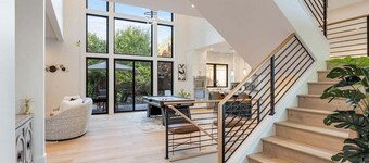 Prime Location: 6BR Luxury & Comfort in Bellevue!