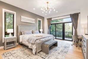 6 bedrooms, iron/ironing board, WiFi, bed sheets