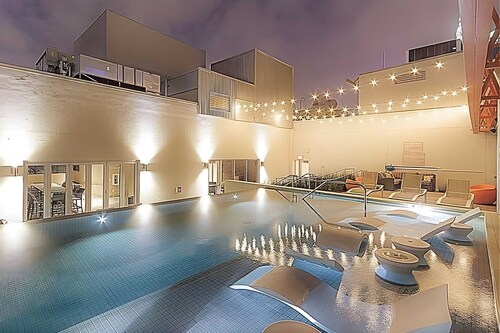 Monarch 1BR | Pool + Gym + DT | Free Parking