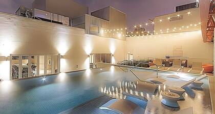 Monarch 1BR | Pool + Gym + DT | Free Parking