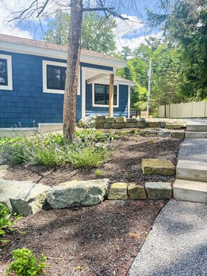 Property grounds - Sunset Point- Cozy waterfront home that can sleep up to 6. (Fort Ann)