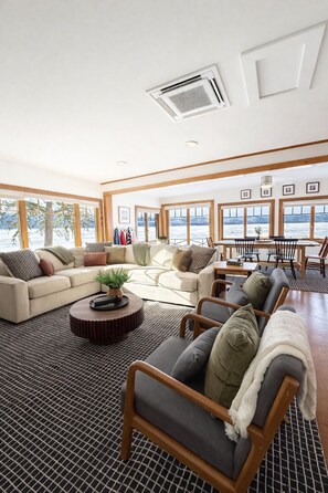 Smart TV - Sunset Point- Cozy waterfront home that can sleep up to 6. (Fort Ann)