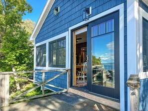 Exterior detail - Sunset Point- Cozy waterfront home that can sleep up to 6. (Fort Ann)