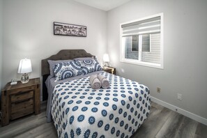 4 bedrooms, iron/ironing board, WiFi, bed sheets