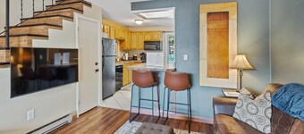 Château Rouge 215 ~ Miami Beach Bungalow
Cozy Condo, Indoor Pool, Hot Tub!