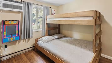 2 dormitorios, tabla de planchar con plancha, wifi gratis y ropa de cama