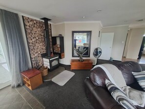 Unclassified image, 4 of 20, button - Rev it up Homestay
Location, location, location. (Feilding)