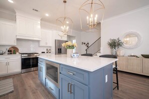 Fridge, microwave, oven, stovetop - Oxford's Finest at South Grove (Oxford)