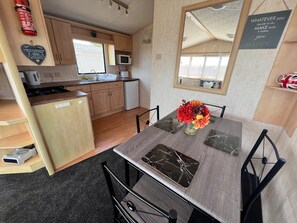 Dining - Rohannah A and C Ultimate Retreat (Colchester)