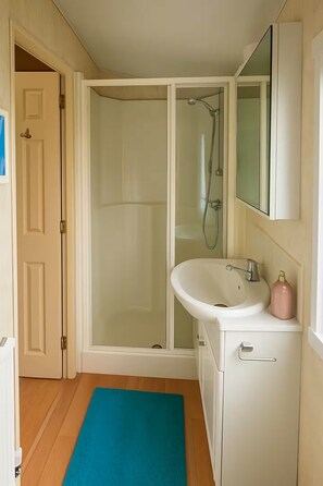 Bathroom - Rohannah A and C Ultimate Retreat (Colchester)