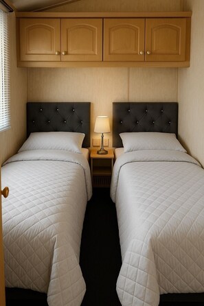 3 bedrooms, iron/ironing board, free WiFi, bed sheets - Rohannah A and C Ultimate Retreat (Colchester)