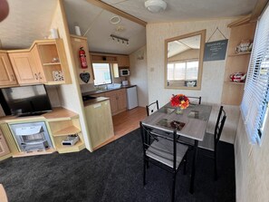 Dining - Rohannah A and C Ultimate Retreat (Colchester)