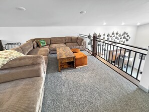 Smart TV, fireplace, video games, DVD player - New Black Hills Home Next to Wind Cave National Park (Custer)