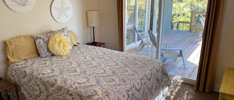 Tabla de planchar con plancha, wifi y ropa de cama