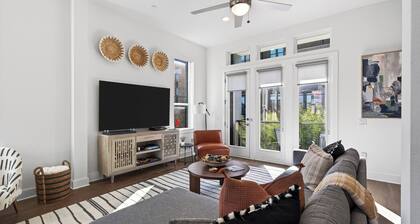 Rooftop Living in Central Austin Near UT, Dining & Music Concordia Retreat by Avantstay