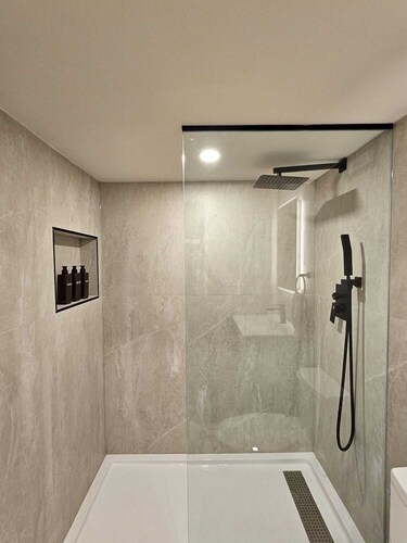 Luxurious Modern 2 Bedroom Apartment