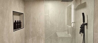 Luxurious Modern 2 Bedroom Apartment