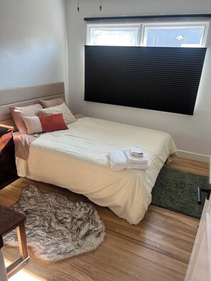3 bedrooms, WiFi, bed sheets - 3-bedroom house in delightful Los Angeles with AC.The best slice of Van Nuys. (Los Angeles)