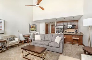 Älytelevisio, takka, tietokoneen näyttö, tulostin