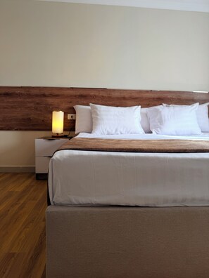 10 dormitorios, tabla de planchar con plancha, Internet y ropa de cama