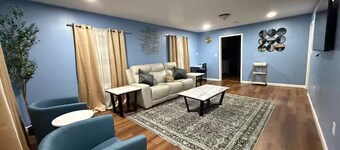 Cozy 2BR 1BA House in marvelous Tulsa - Downtown View